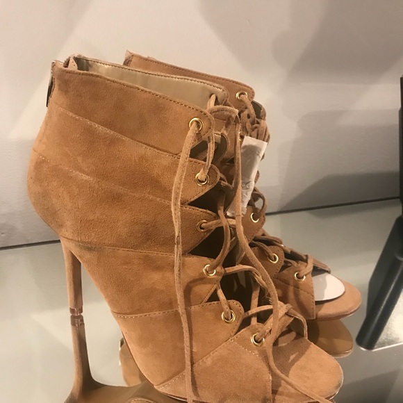 Boots - Picture 3 of 5